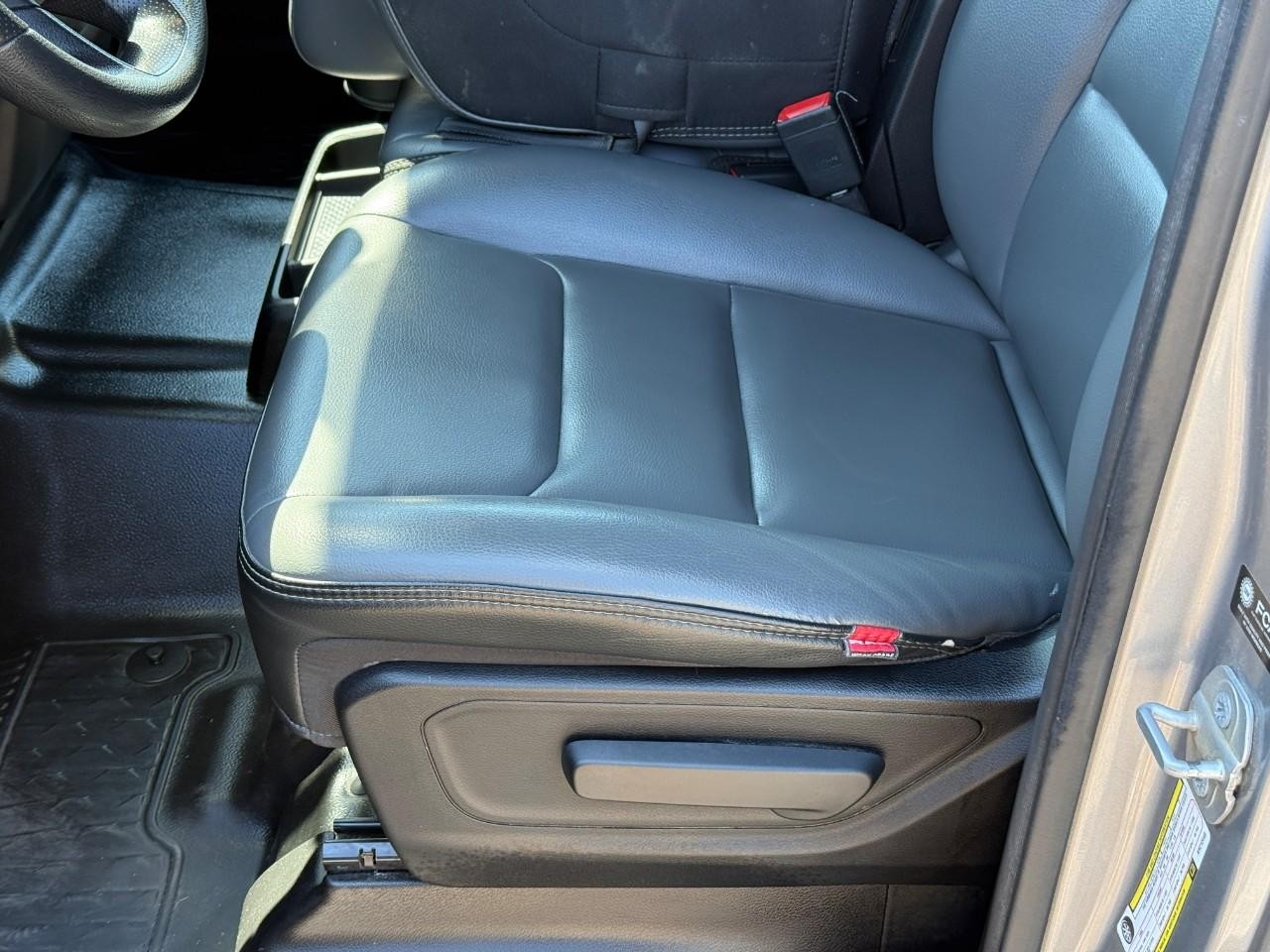 Ram 1500 Vehicle Full-screen Gallery Image 13
