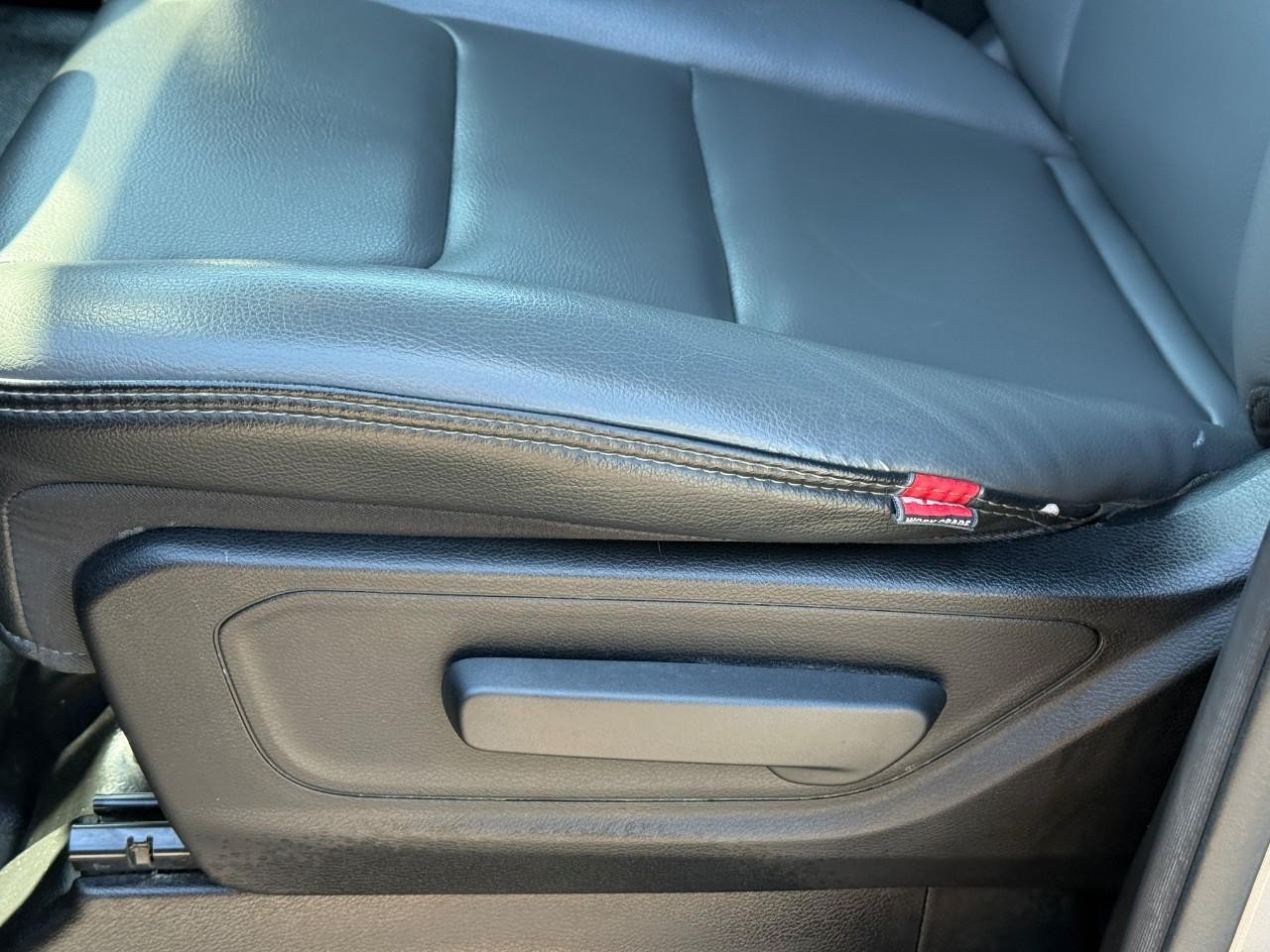 Ram 1500 Vehicle Full-screen Gallery Image 14