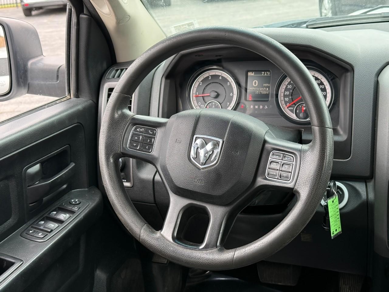 Ram 1500 Vehicle Full-screen Gallery Image 12