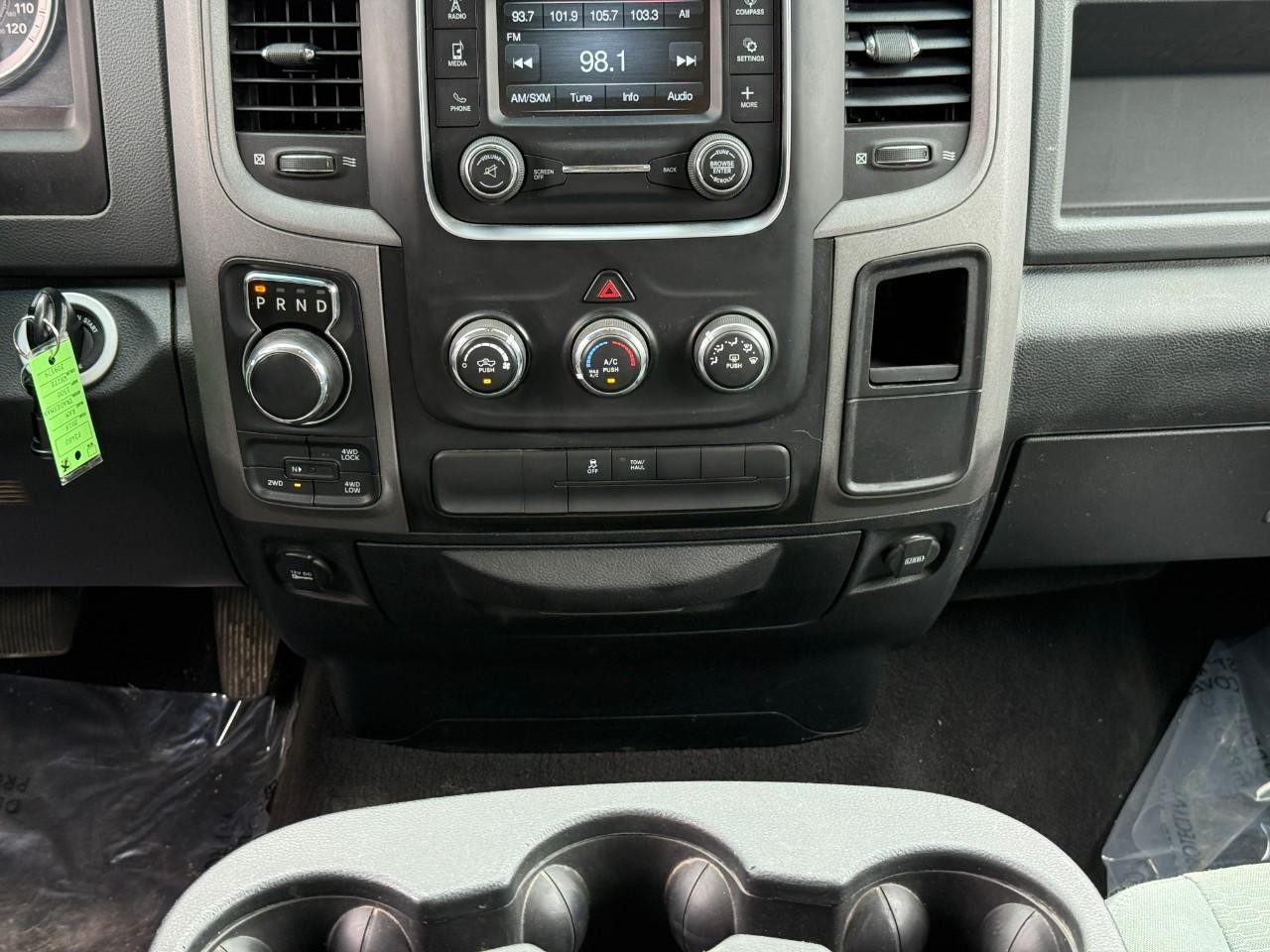 Ram 1500 Vehicle Full-screen Gallery Image 14