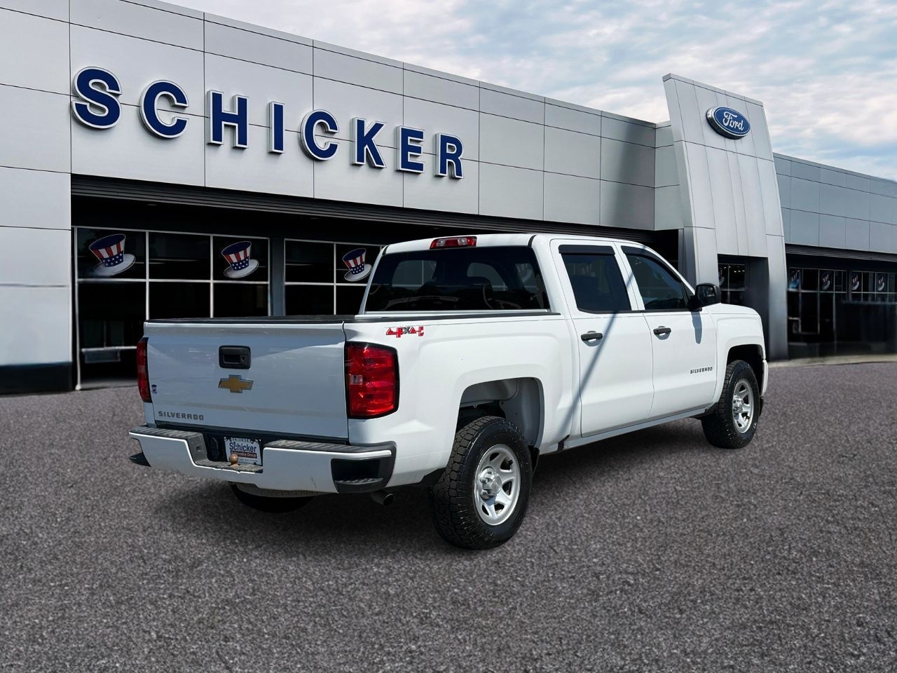 Chevrolet Silverado 1500 Vehicle Full-screen Gallery Image 02