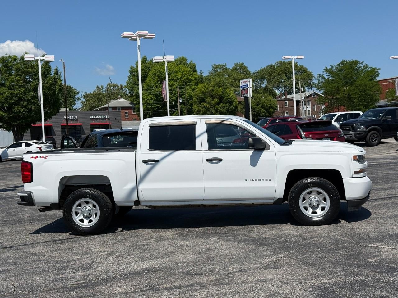 Chevrolet Silverado 1500 Vehicle Full-screen Gallery Image 05