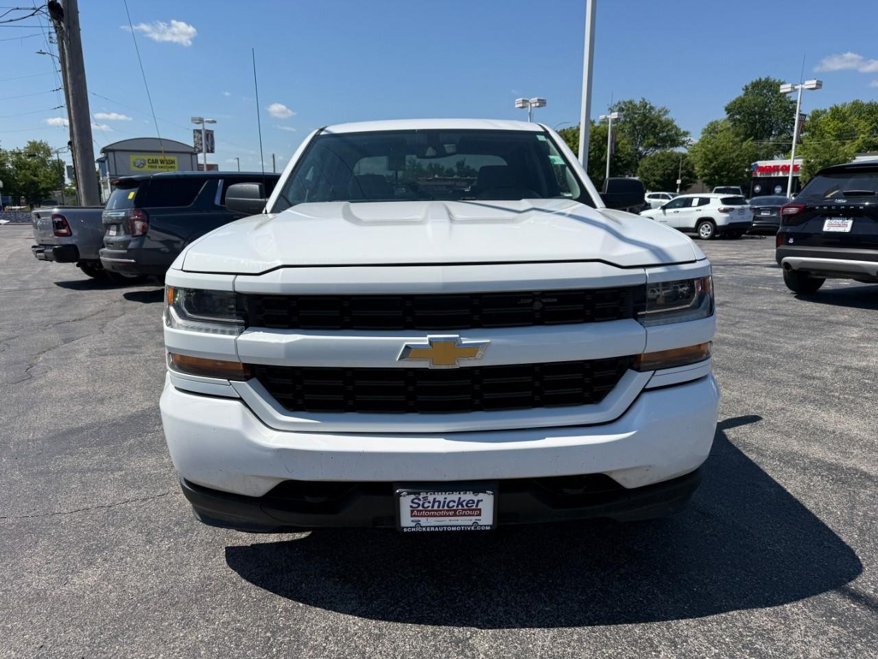 Chevrolet Silverado 1500 Vehicle Full-screen Gallery Image 09