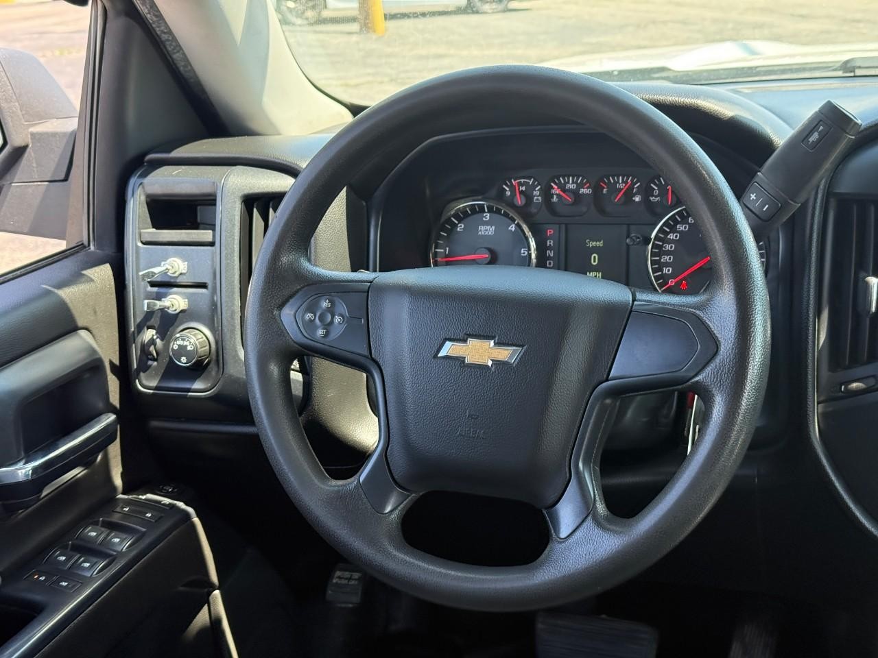 Chevrolet Silverado 1500 Vehicle Full-screen Gallery Image 12