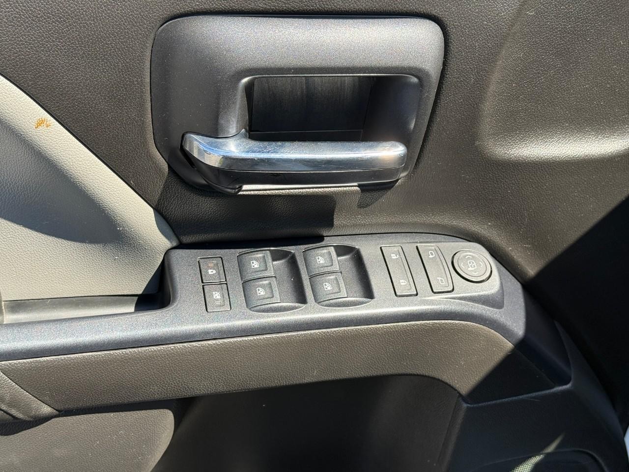 Chevrolet Silverado 1500 Vehicle Full-screen Gallery Image 15