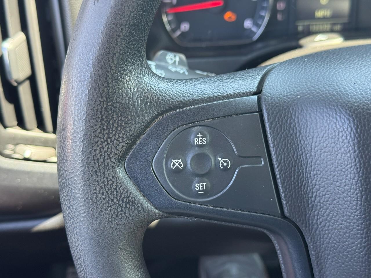 Chevrolet Silverado 1500 Vehicle Full-screen Gallery Image 18