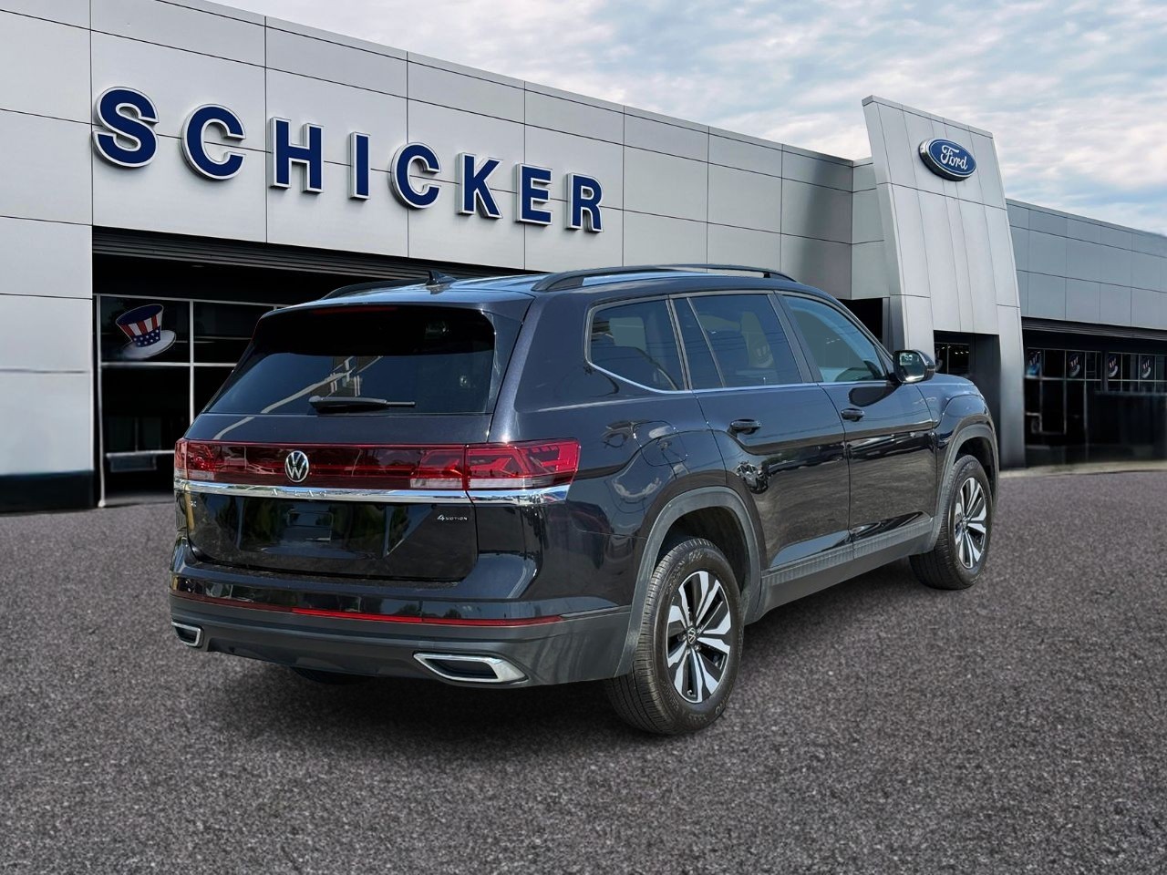 Volkswagen Atlas Vehicle Full-screen Gallery Image 03