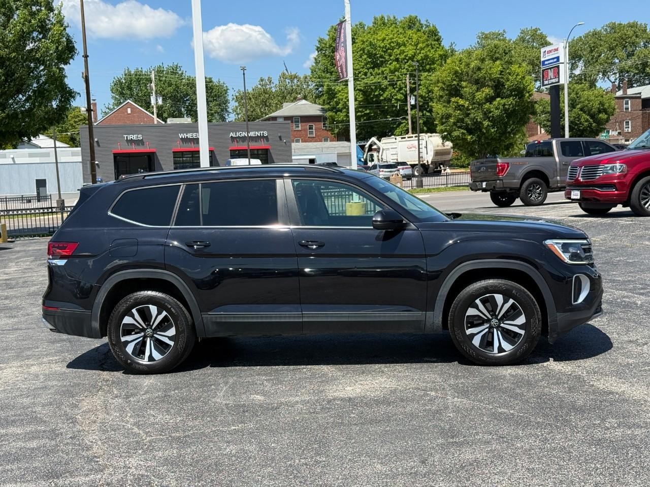 Volkswagen Atlas Vehicle Full-screen Gallery Image 05