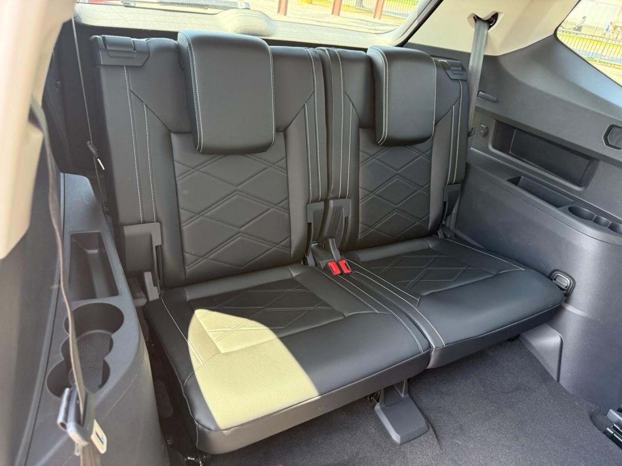 Volkswagen Atlas Vehicle Full-screen Gallery Image 10