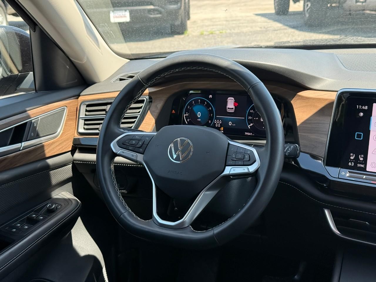 Volkswagen Atlas Vehicle Full-screen Gallery Image 12