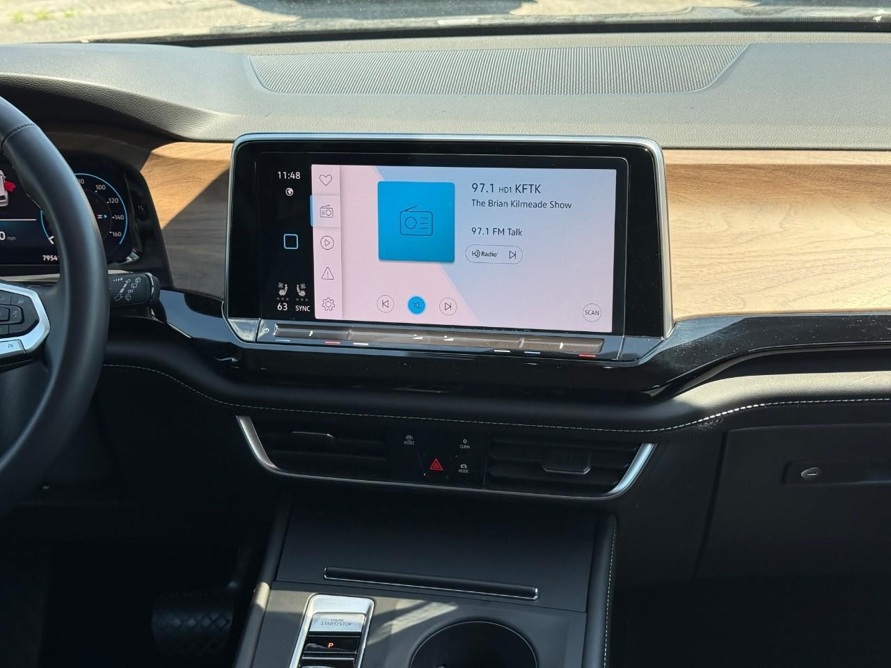 Volkswagen Atlas Vehicle Full-screen Gallery Image 13