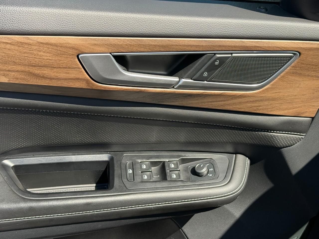 Volkswagen Atlas Vehicle Full-screen Gallery Image 15
