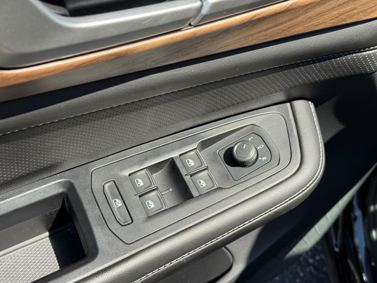 Volkswagen Atlas Vehicle Full-screen Gallery Image 16