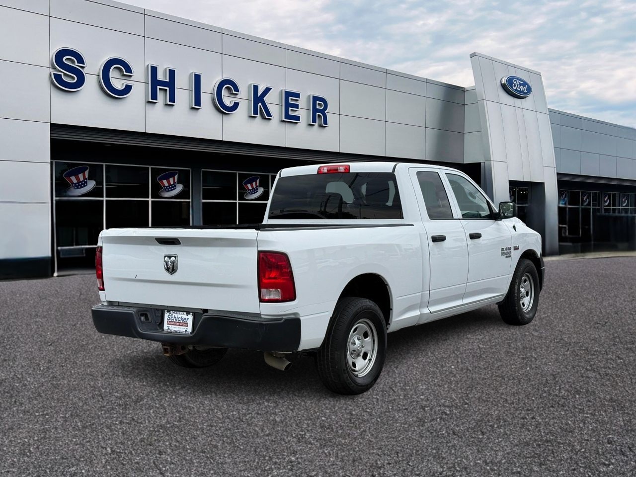 Ram 1500 Classic Vehicle Full-screen Gallery Image 02