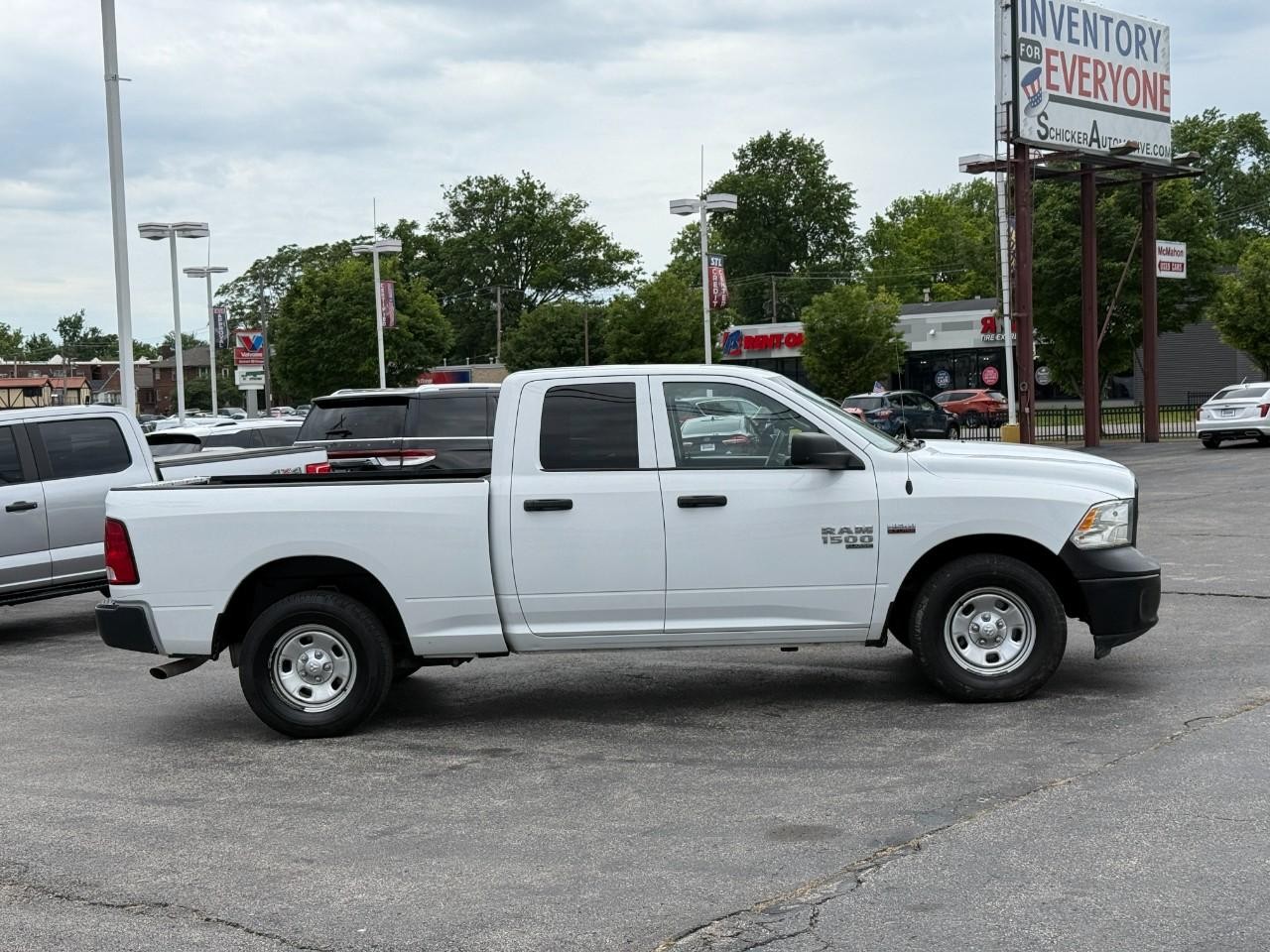 Ram 1500 Classic Vehicle Full-screen Gallery Image 05