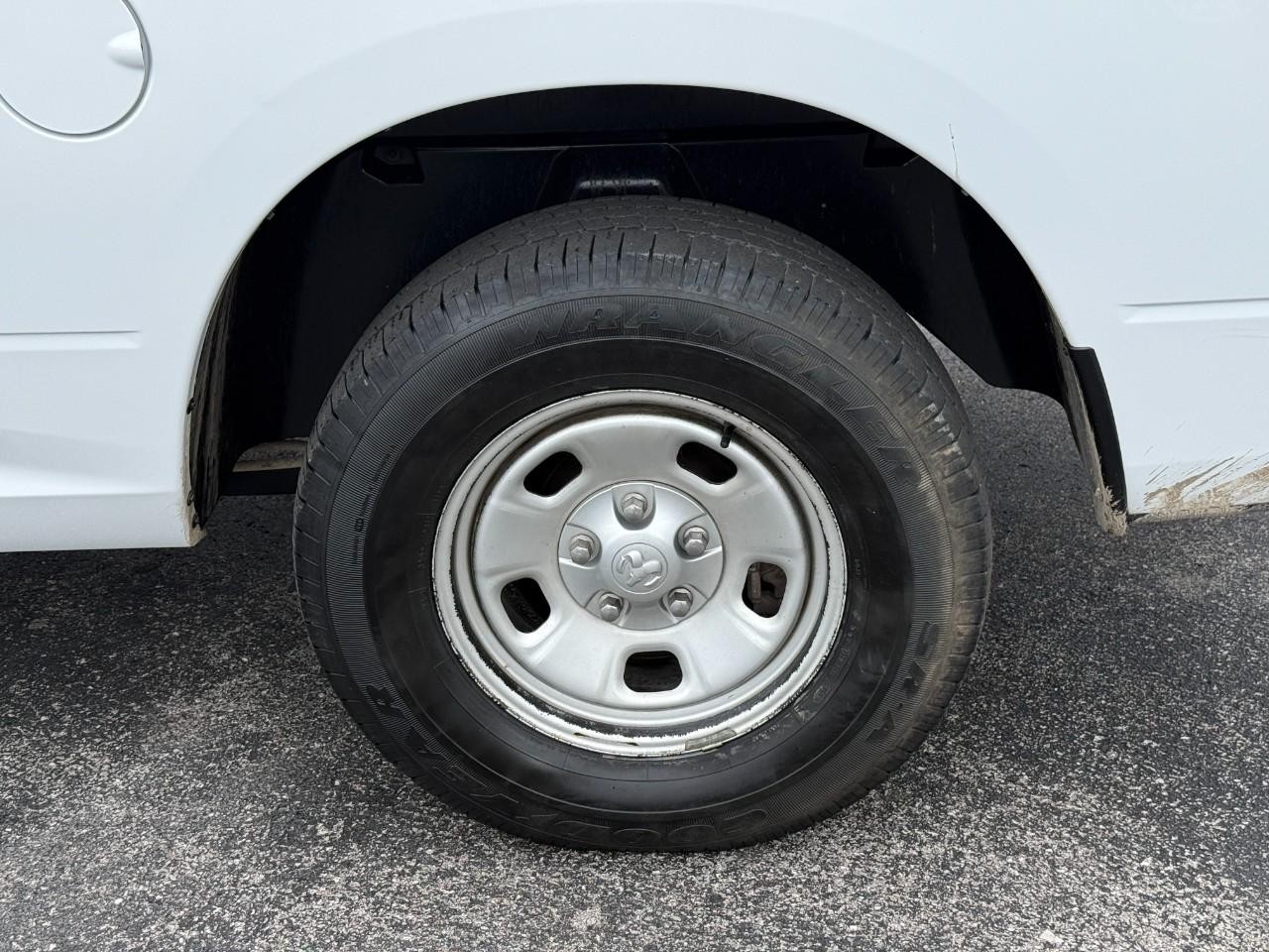 Ram 1500 Classic Vehicle Full-screen Gallery Image 06