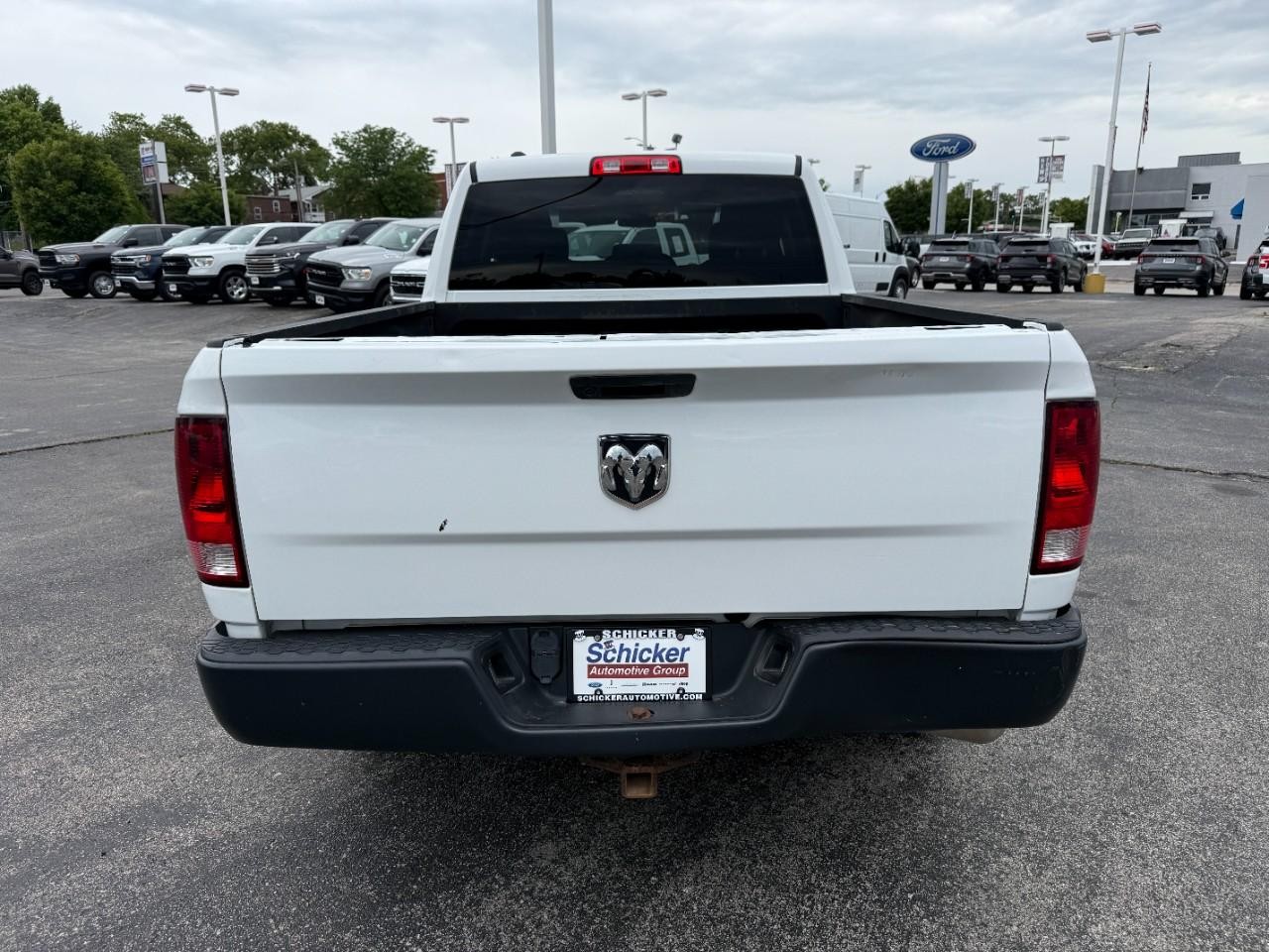 Ram 1500 Classic Vehicle Full-screen Gallery Image 08
