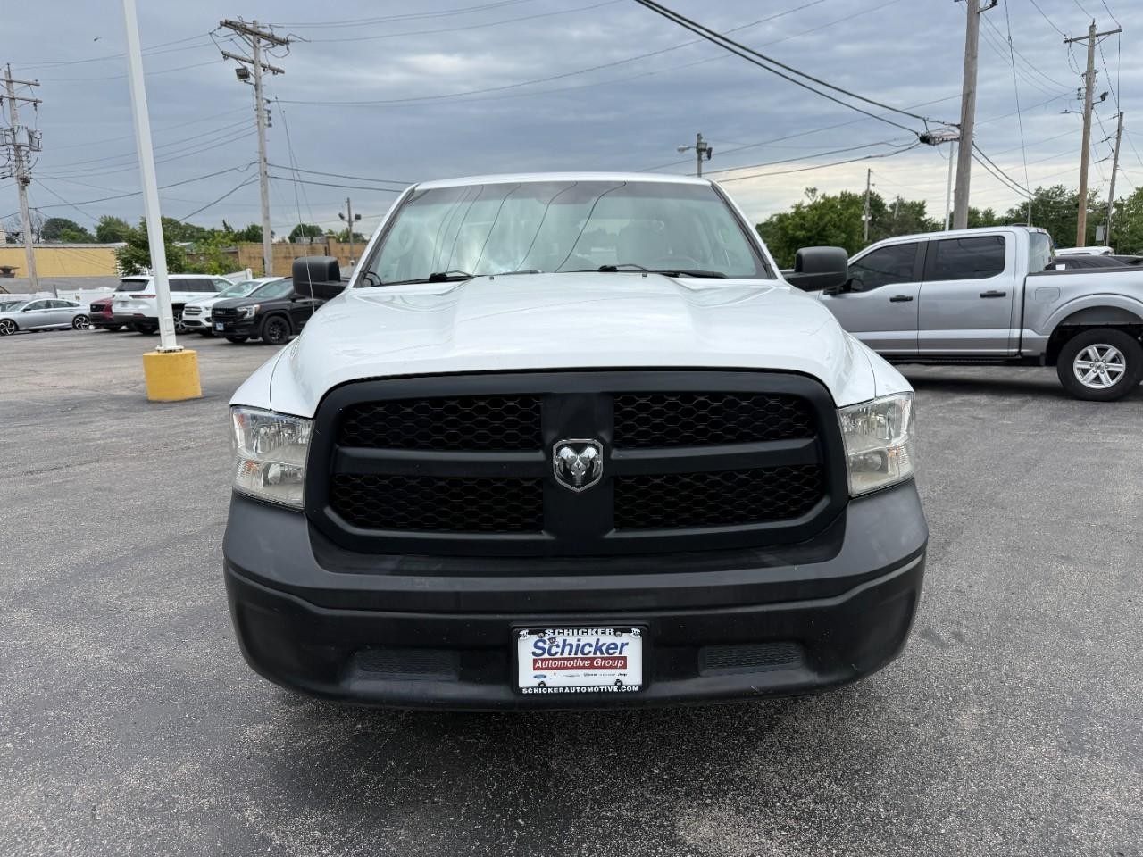 Ram 1500 Classic Vehicle Full-screen Gallery Image 09