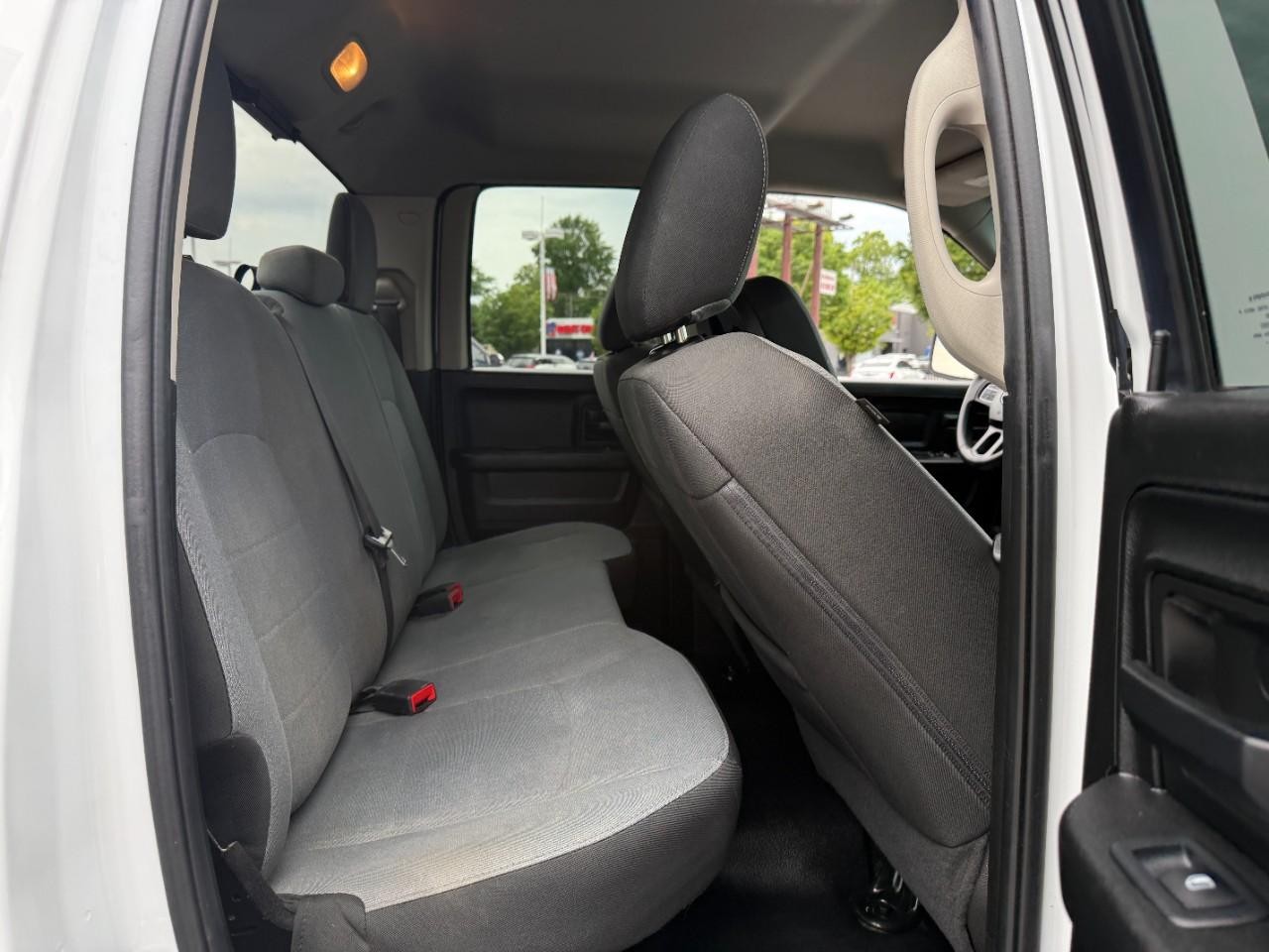 Ram 1500 Classic Vehicle Full-screen Gallery Image 10
