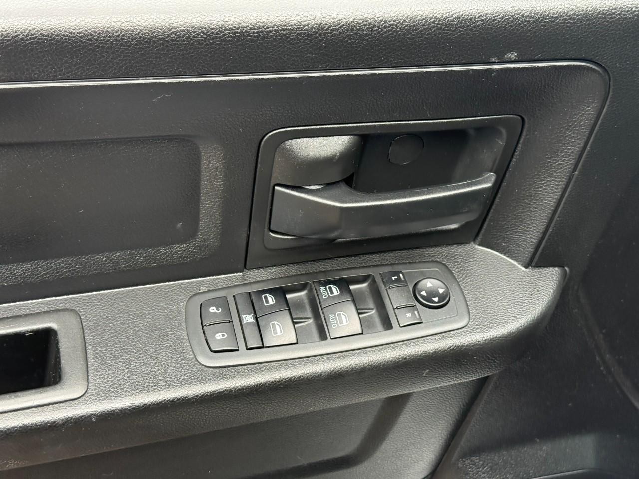 Ram 1500 Classic Vehicle Full-screen Gallery Image 11