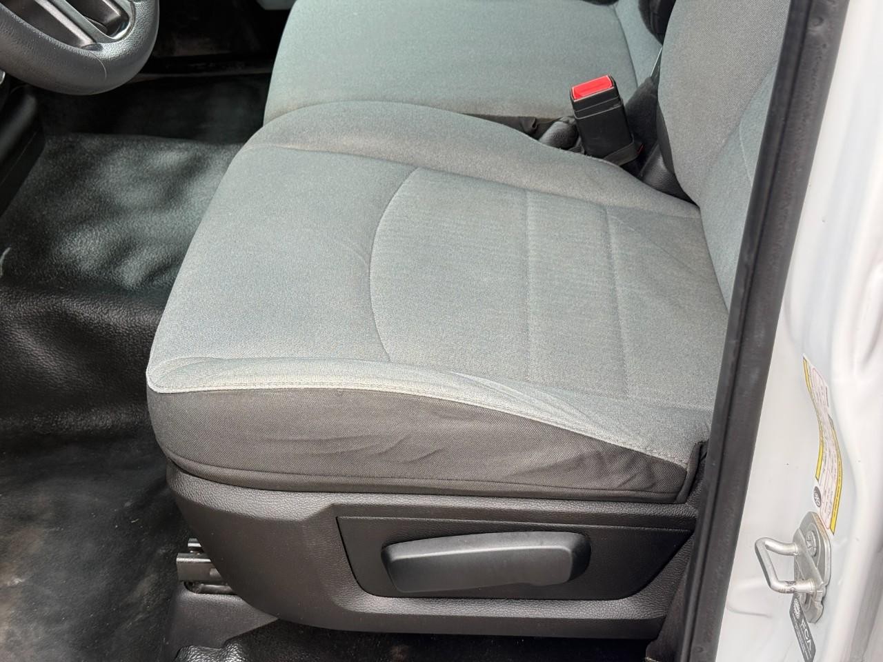 Ram 1500 Classic Vehicle Full-screen Gallery Image 12