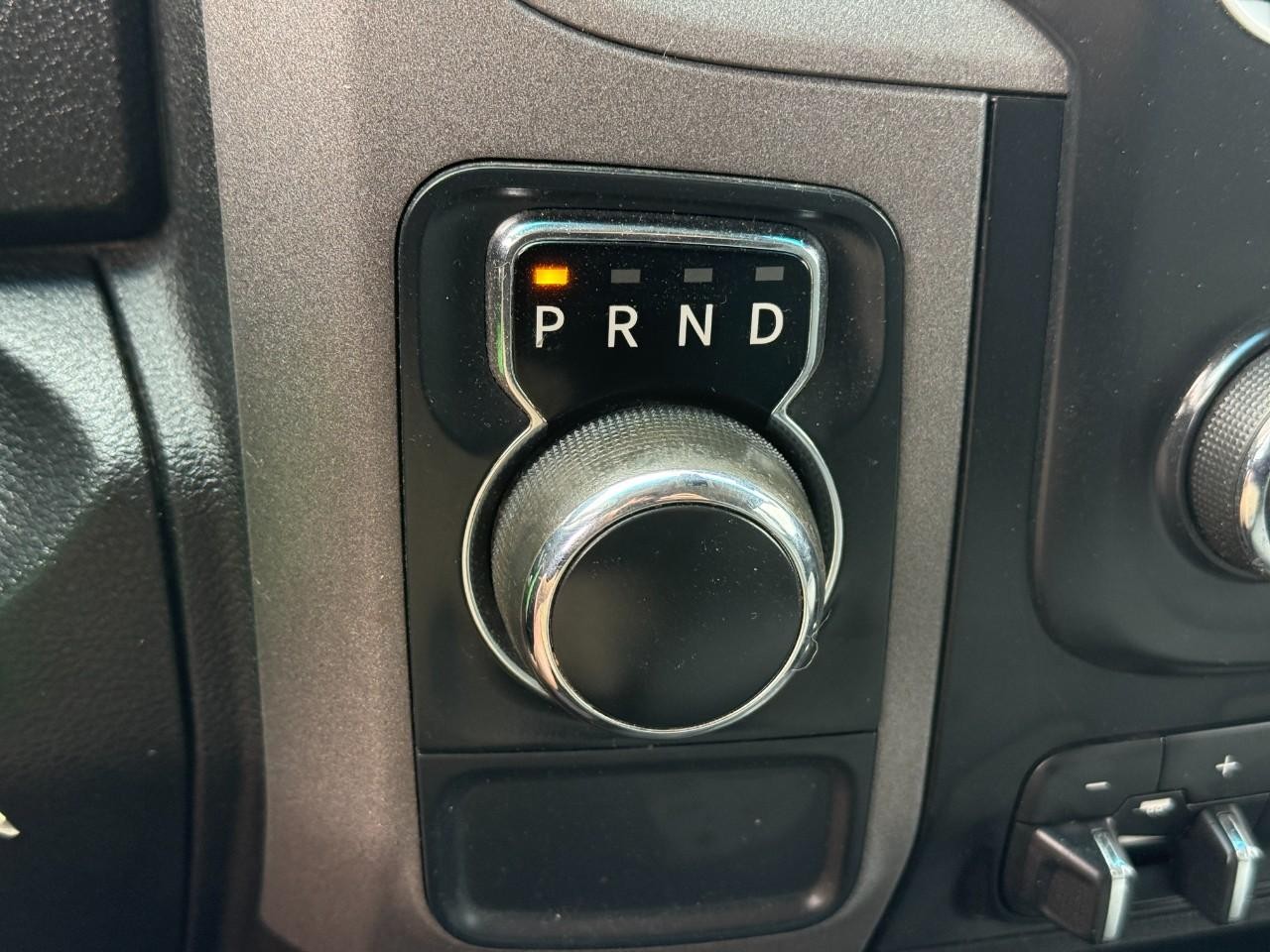 Ram 1500 Classic Vehicle Full-screen Gallery Image 17