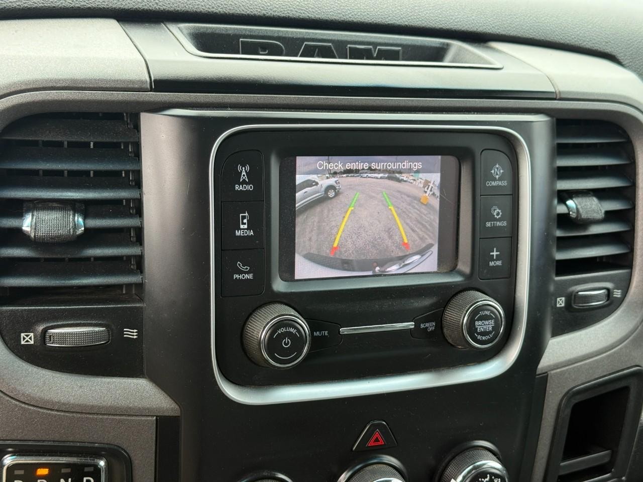 Ram 1500 Classic Vehicle Full-screen Gallery Image 18