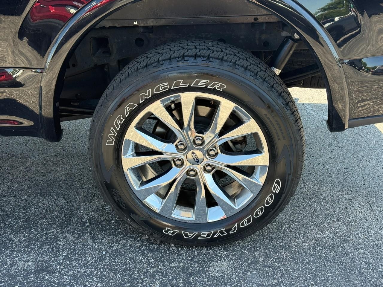 Ford F-150 Vehicle Full-screen Gallery Image 06