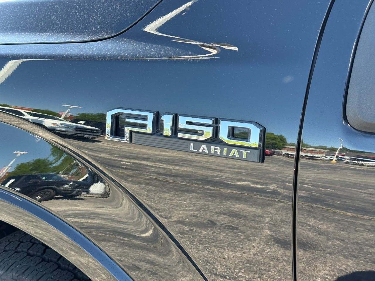 Ford F-150 Vehicle Full-screen Gallery Image 09