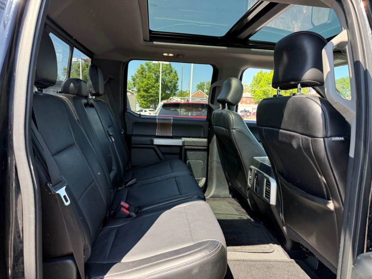 Ford F-150 Vehicle Full-screen Gallery Image 11