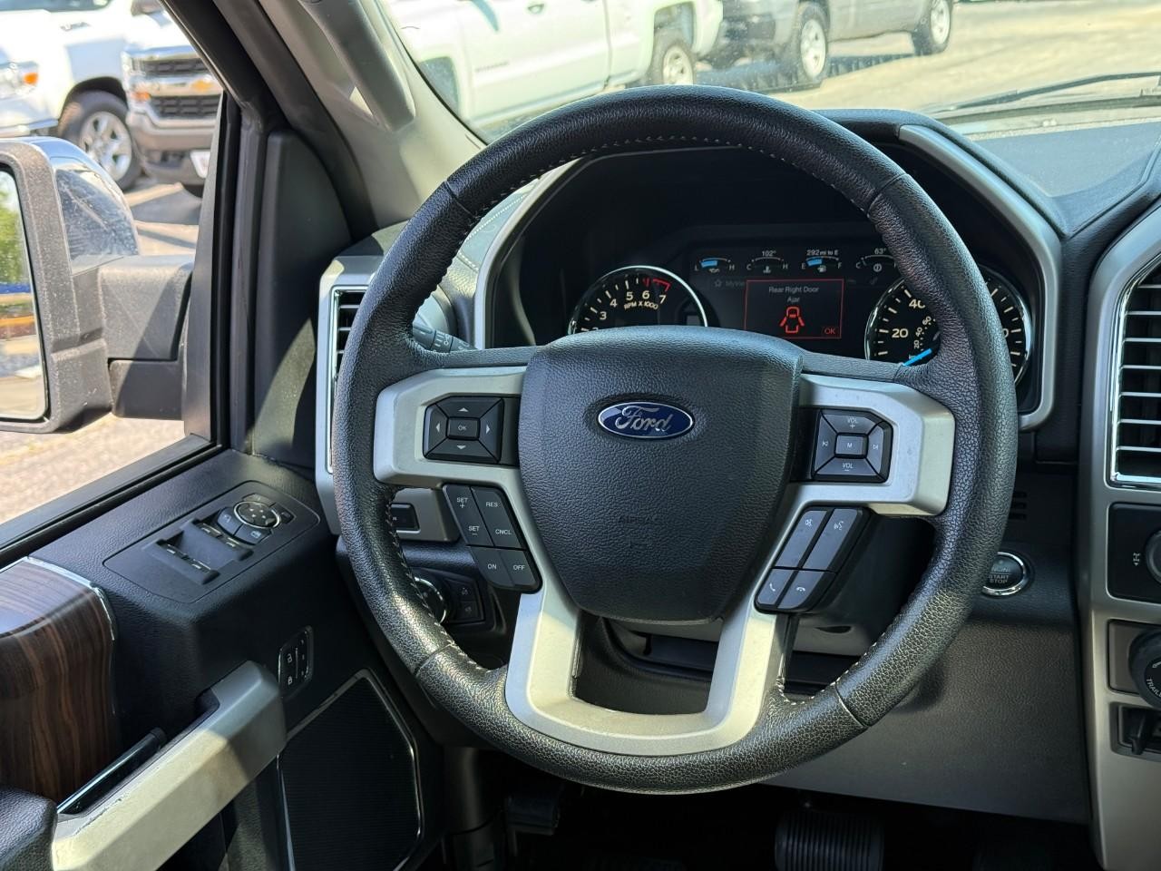 Ford F-150 Vehicle Full-screen Gallery Image 13