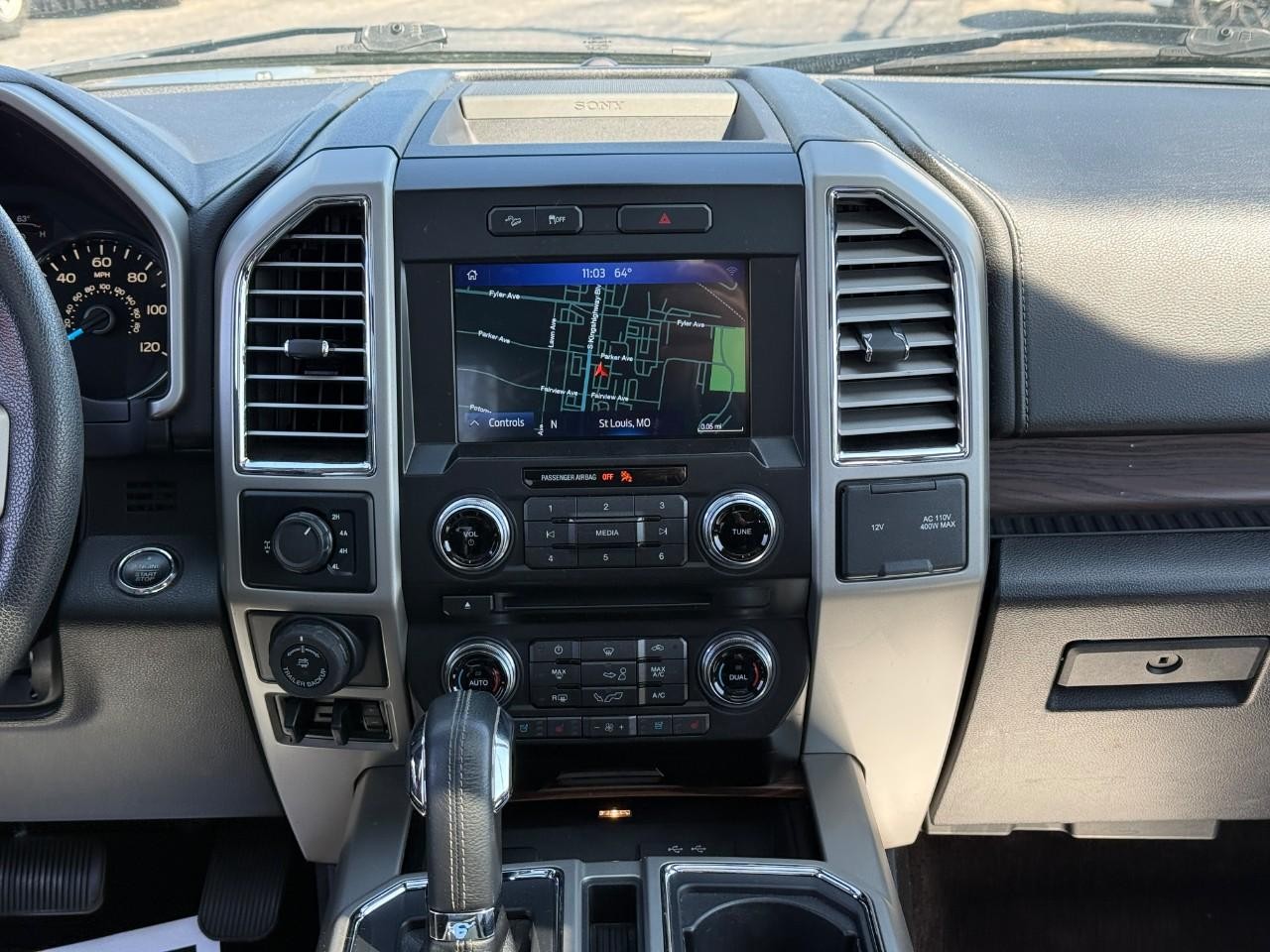 Ford F-150 Vehicle Full-screen Gallery Image 14