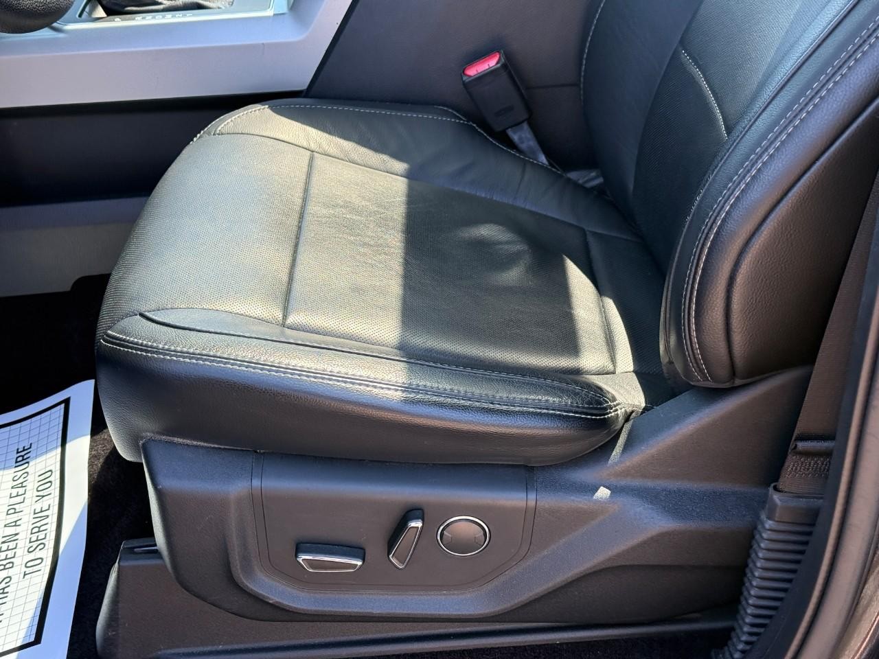 Ford F-150 Vehicle Full-screen Gallery Image 18