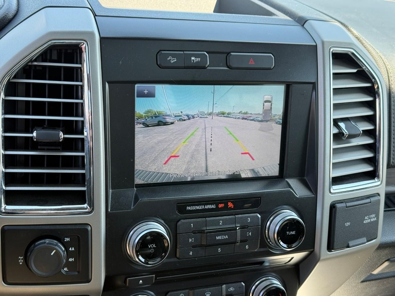 Ford F-150 Vehicle Full-screen Gallery Image 25