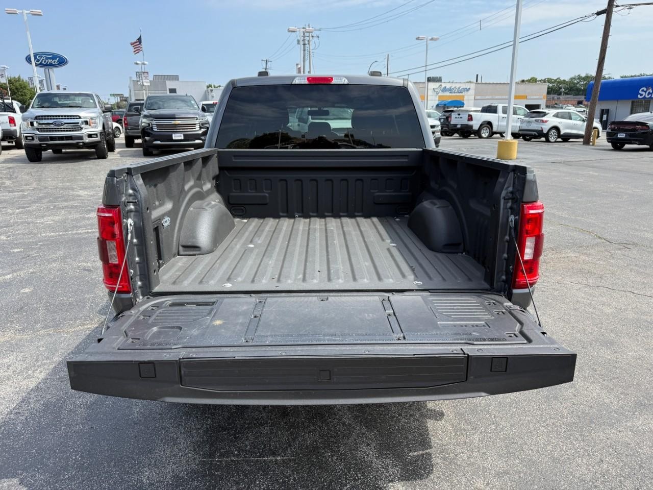 Ford F-150 Vehicle Full-screen Gallery Image 07
