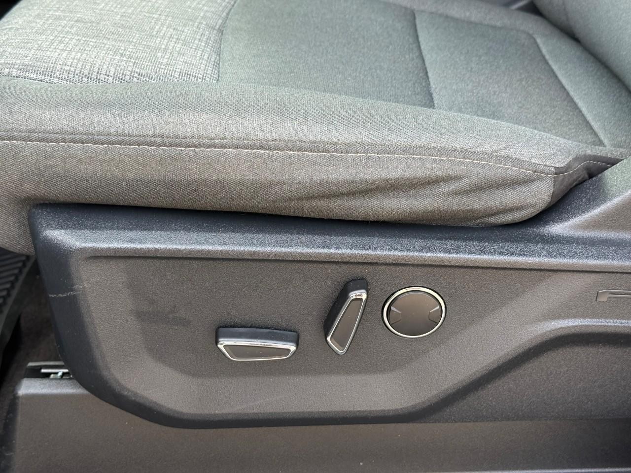 Ford F-150 Vehicle Full-screen Gallery Image 17