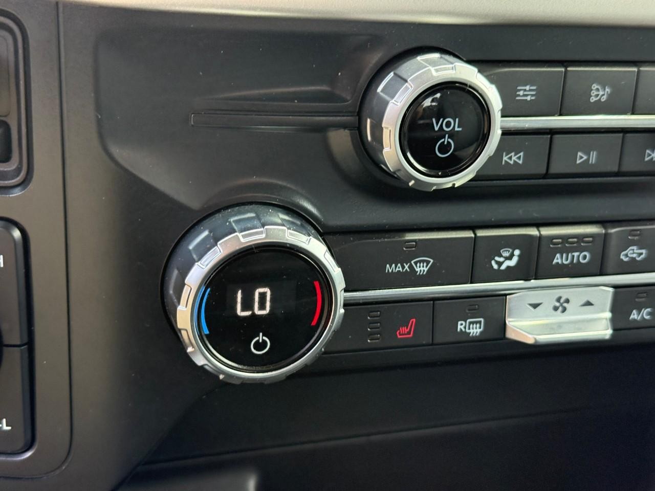 Ford F-150 Vehicle Full-screen Gallery Image 21