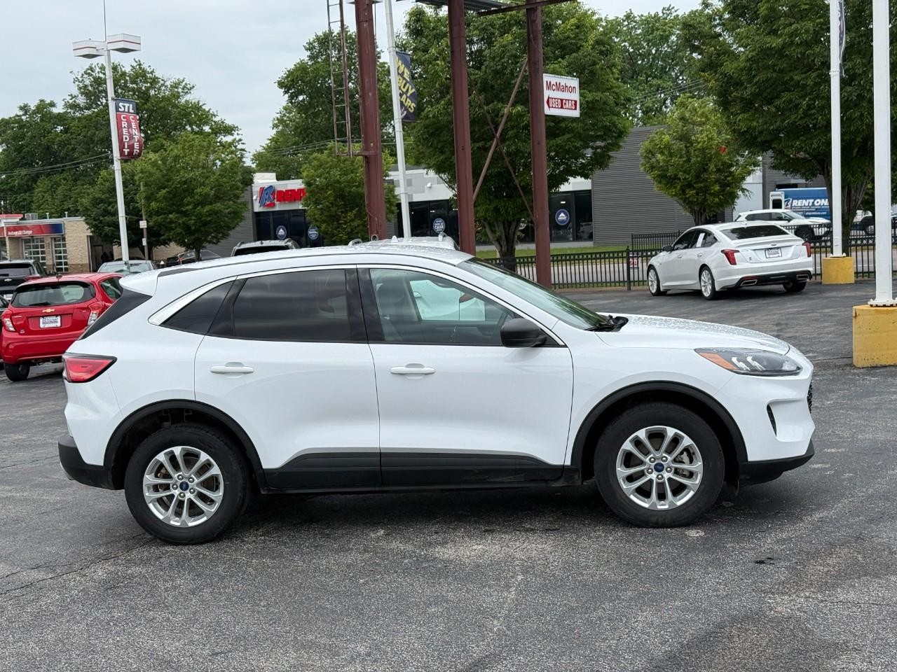 Ford Escape Vehicle Full-screen Gallery Image 05