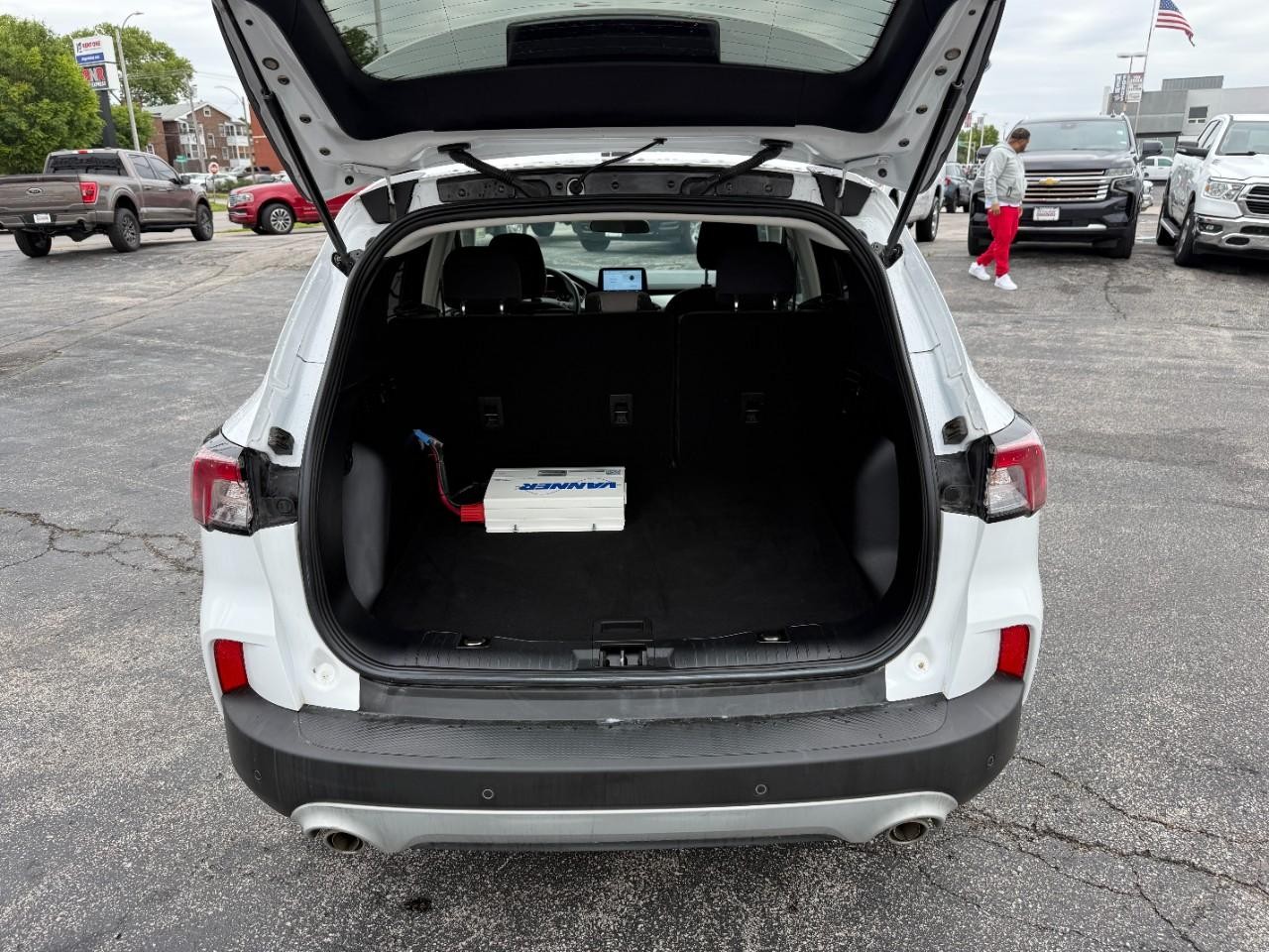 Ford Escape Vehicle Full-screen Gallery Image 07
