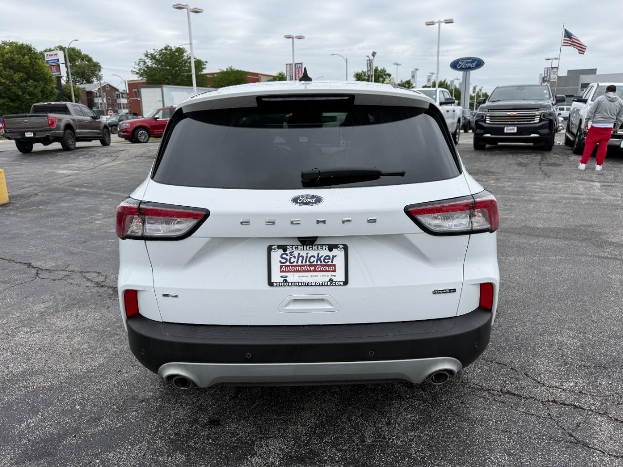 Ford Escape Vehicle Full-screen Gallery Image 08