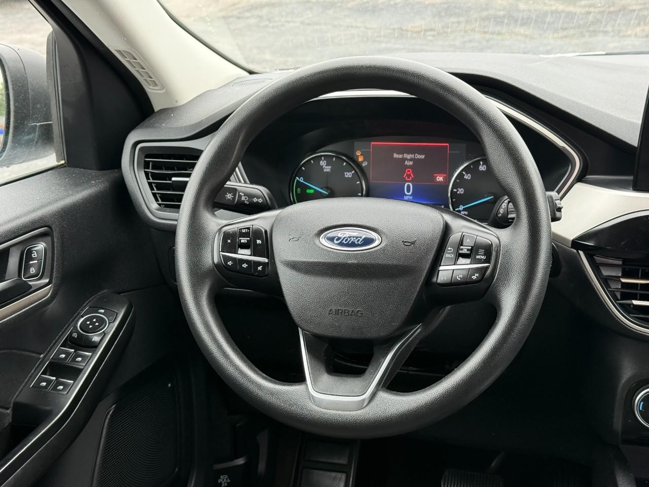 Ford Escape Vehicle Full-screen Gallery Image 12