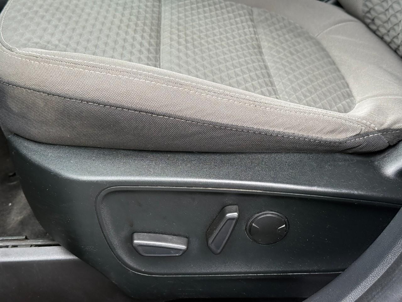Ford Escape Vehicle Full-screen Gallery Image 18