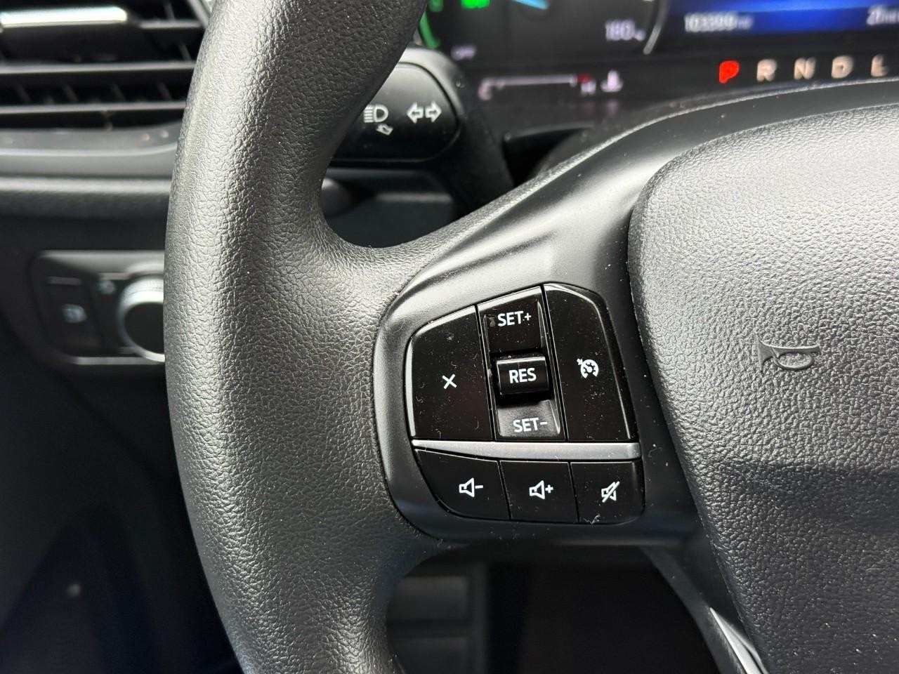 Ford Escape Vehicle Full-screen Gallery Image 19