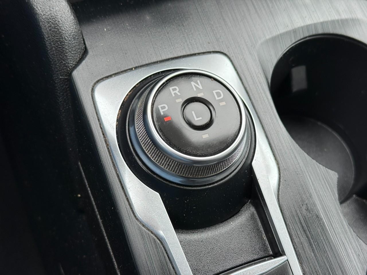 Ford Escape Vehicle Full-screen Gallery Image 22