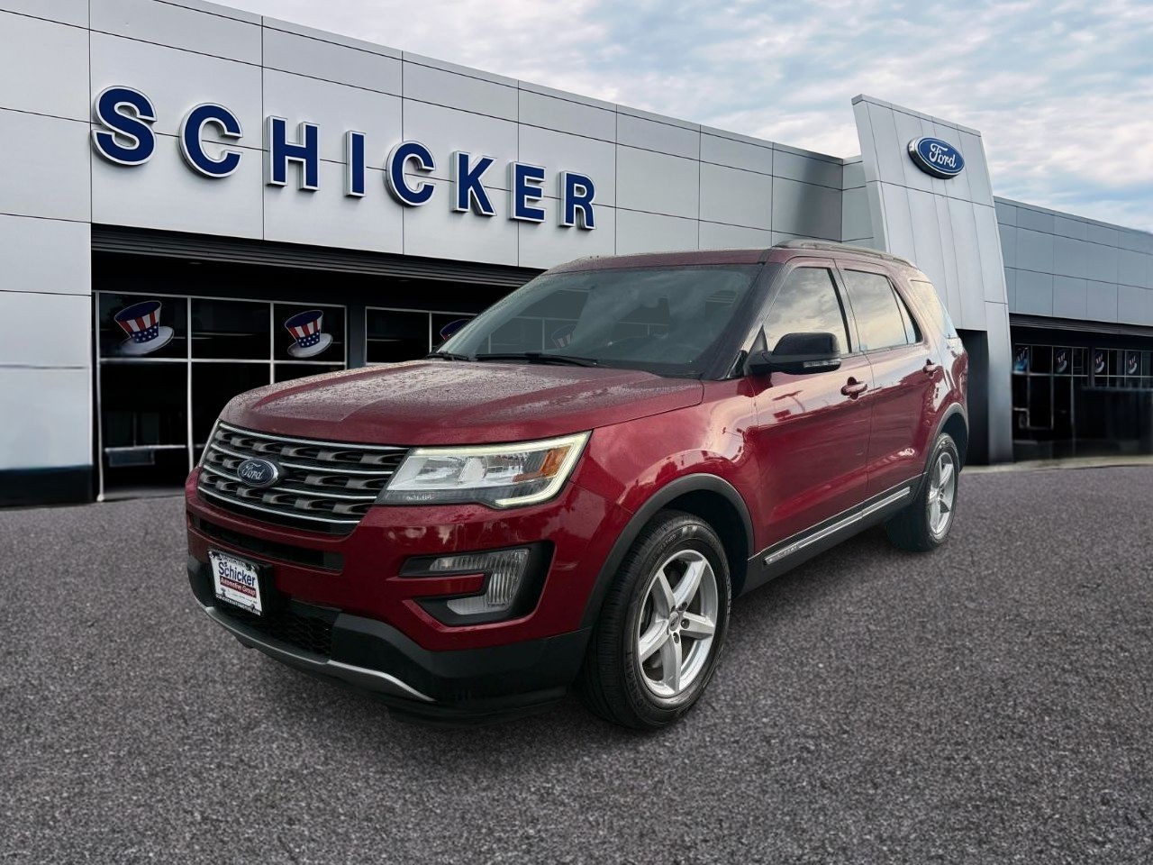 Ford Explorer Vehicle Full-screen Gallery Image 04