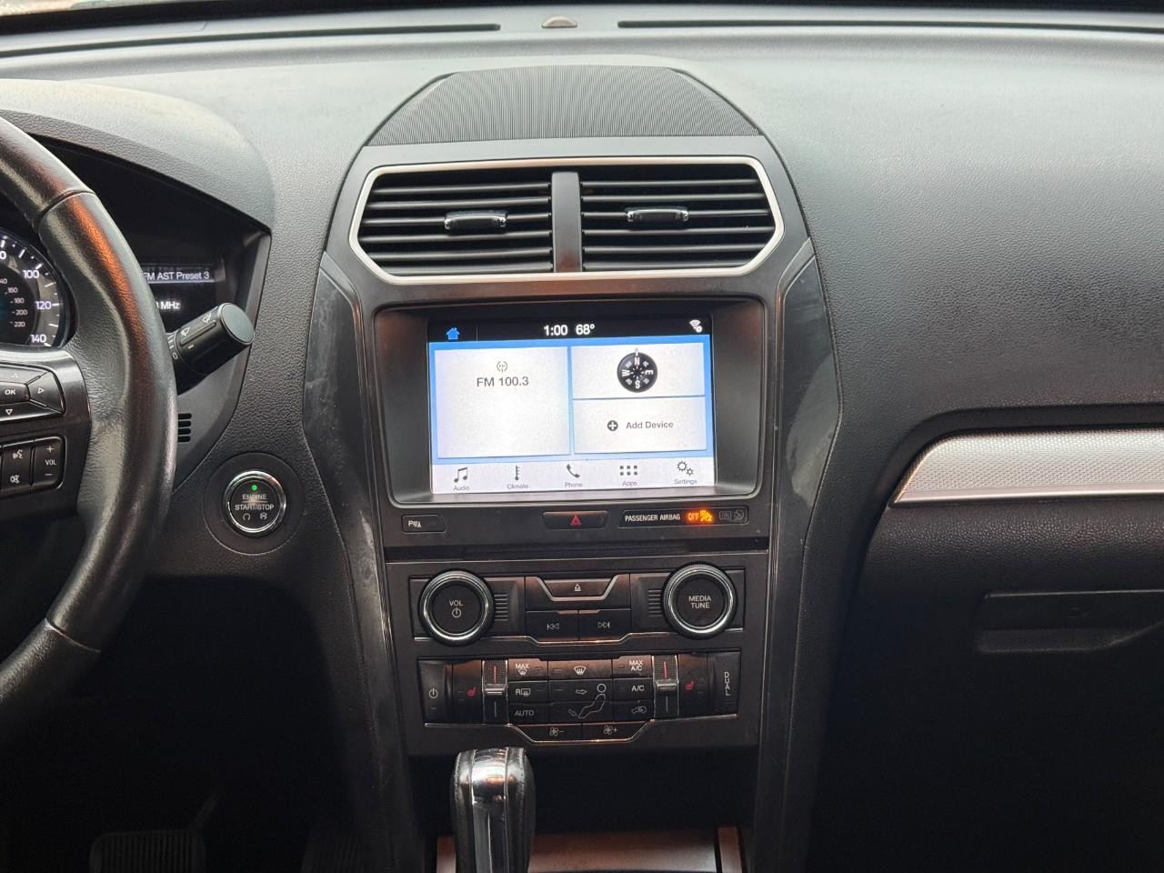 Ford Explorer Vehicle Full-screen Gallery Image 15