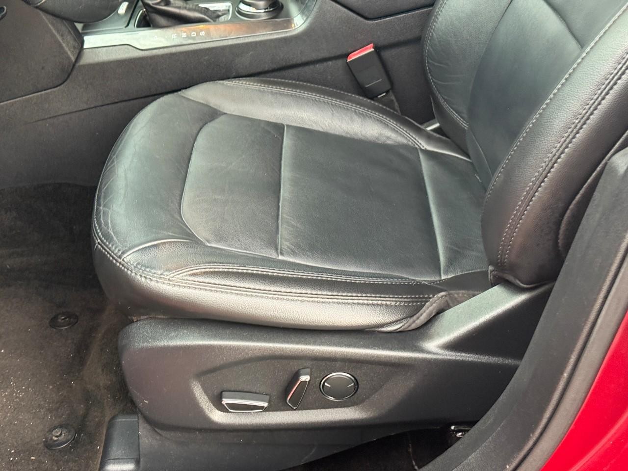 Ford Explorer Vehicle Full-screen Gallery Image 20