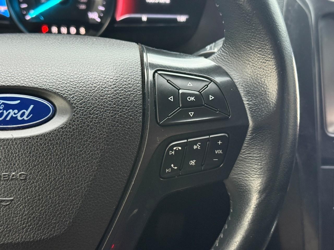 Ford Explorer Vehicle Full-screen Gallery Image 23