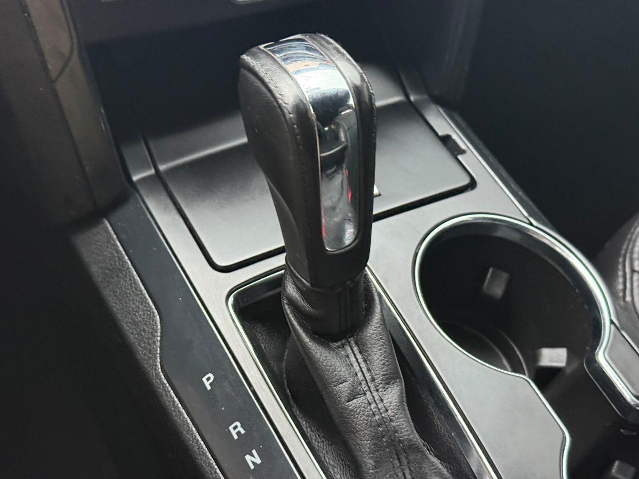 Ford Explorer Vehicle Full-screen Gallery Image 26