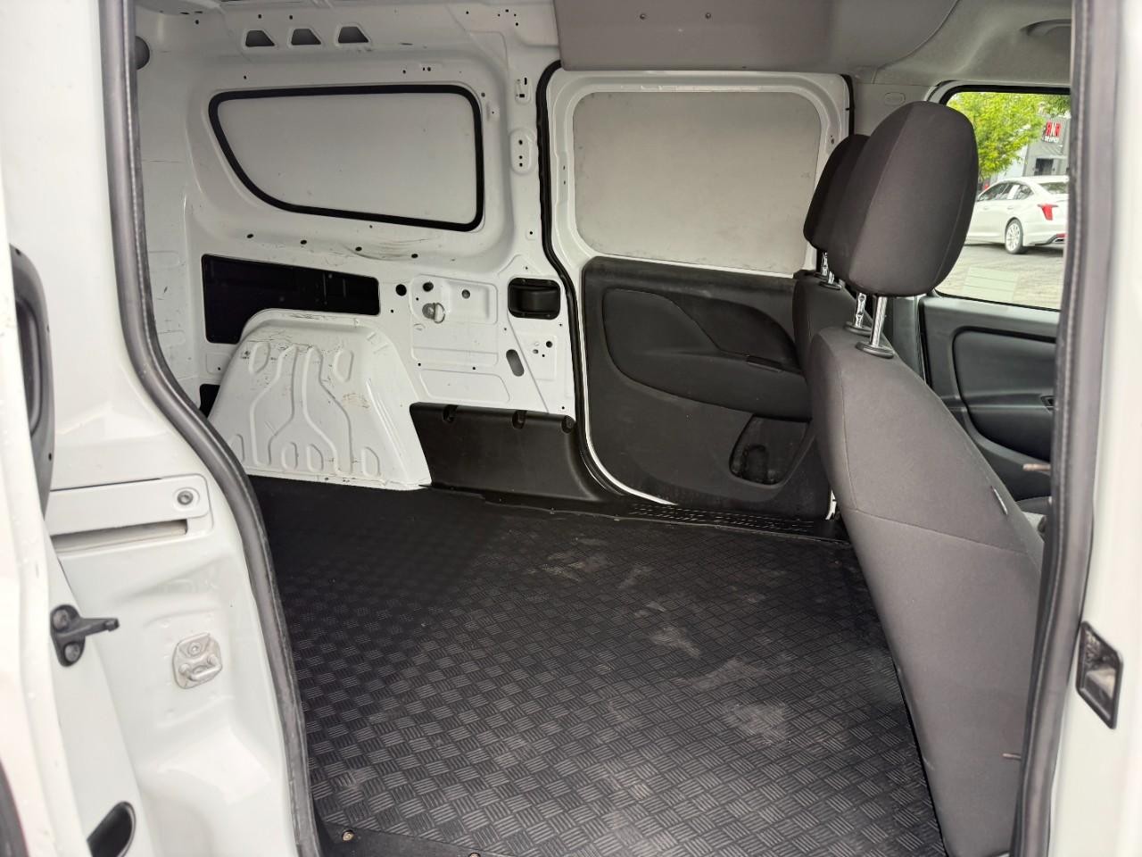 Ram ProMaster City Cargo Van Vehicle Full-screen Gallery Image 10